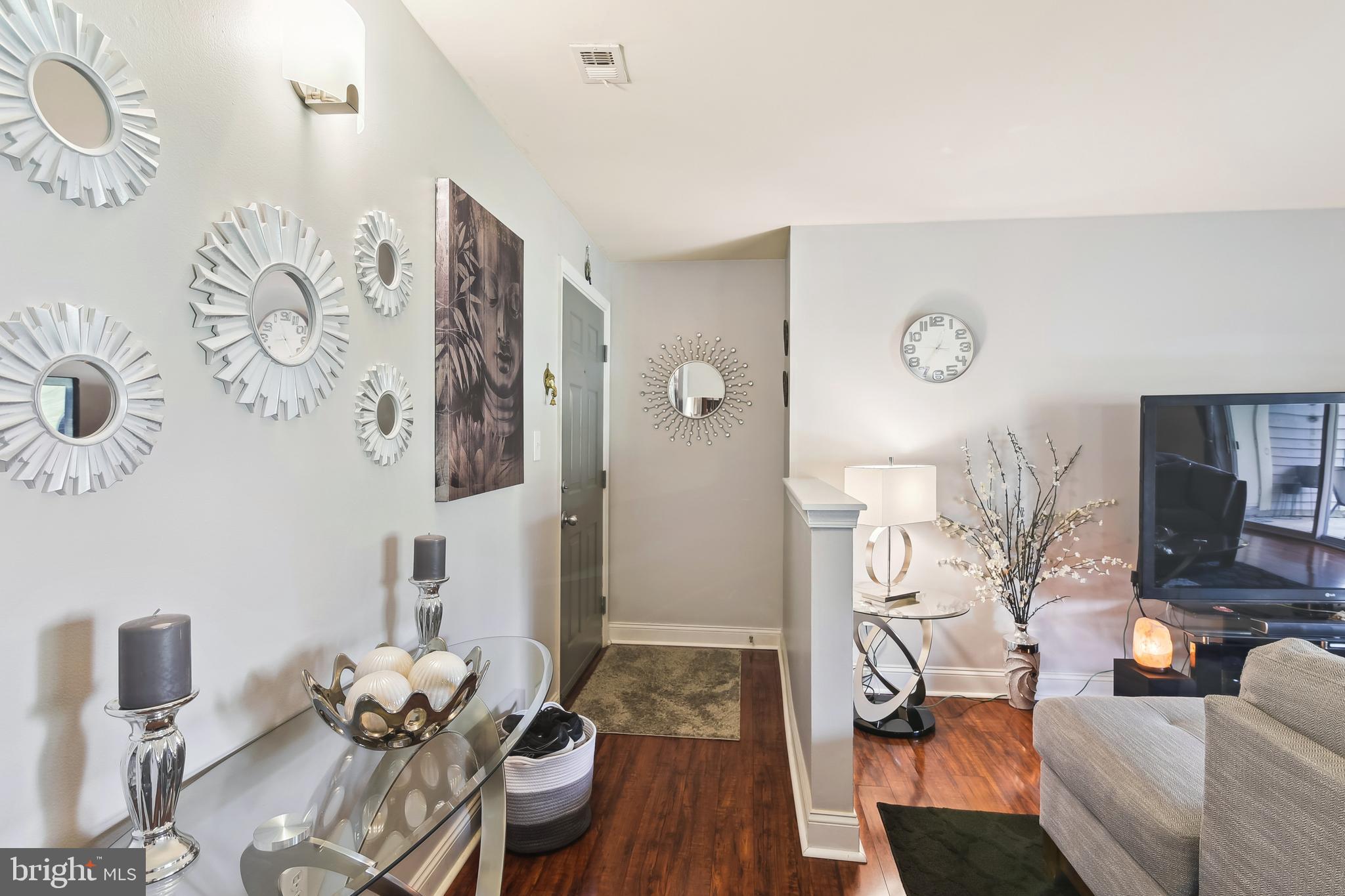 CROMWELL FOUNTAIN - Residential