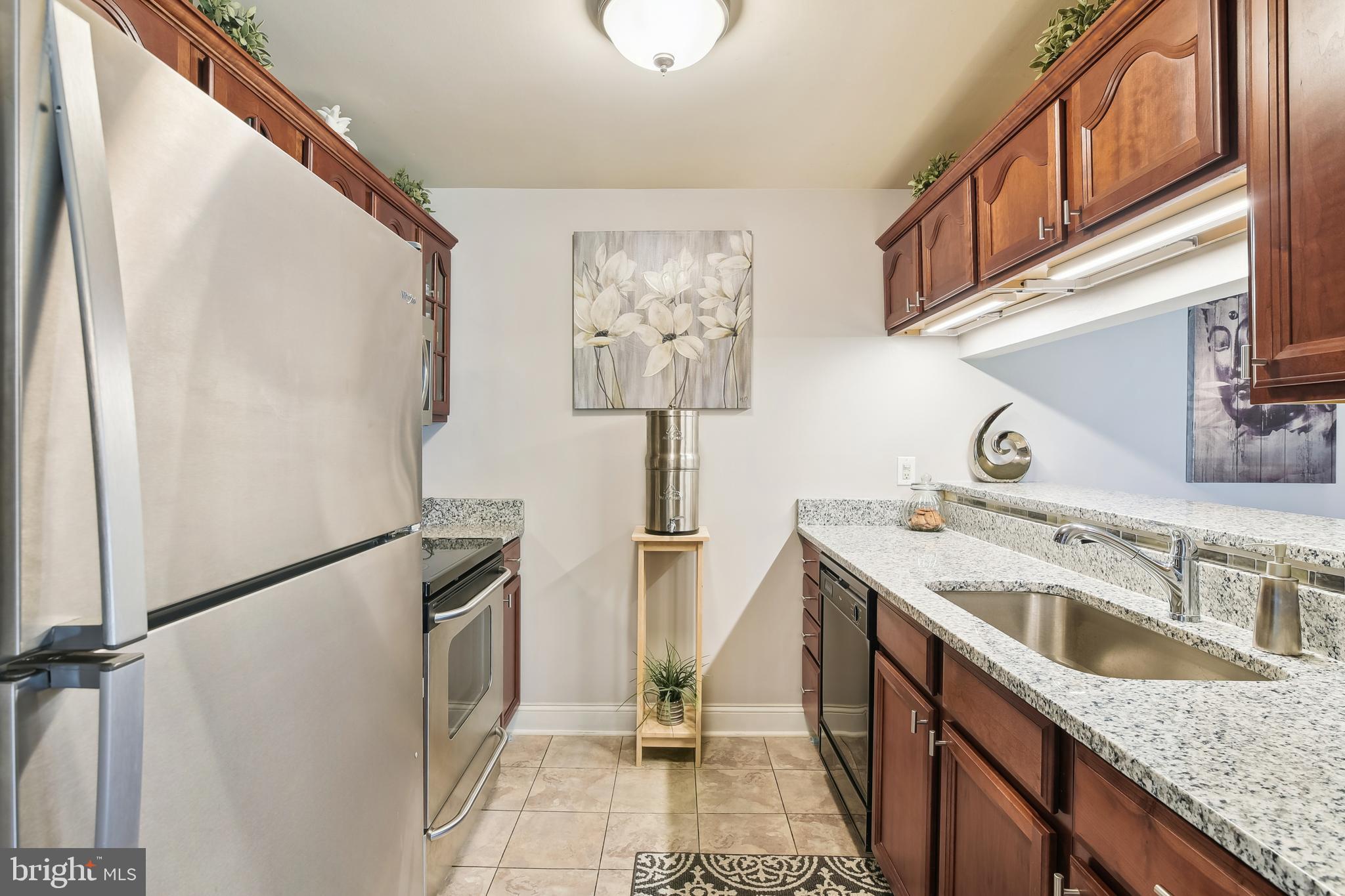 CROMWELL FOUNTAIN - Residential