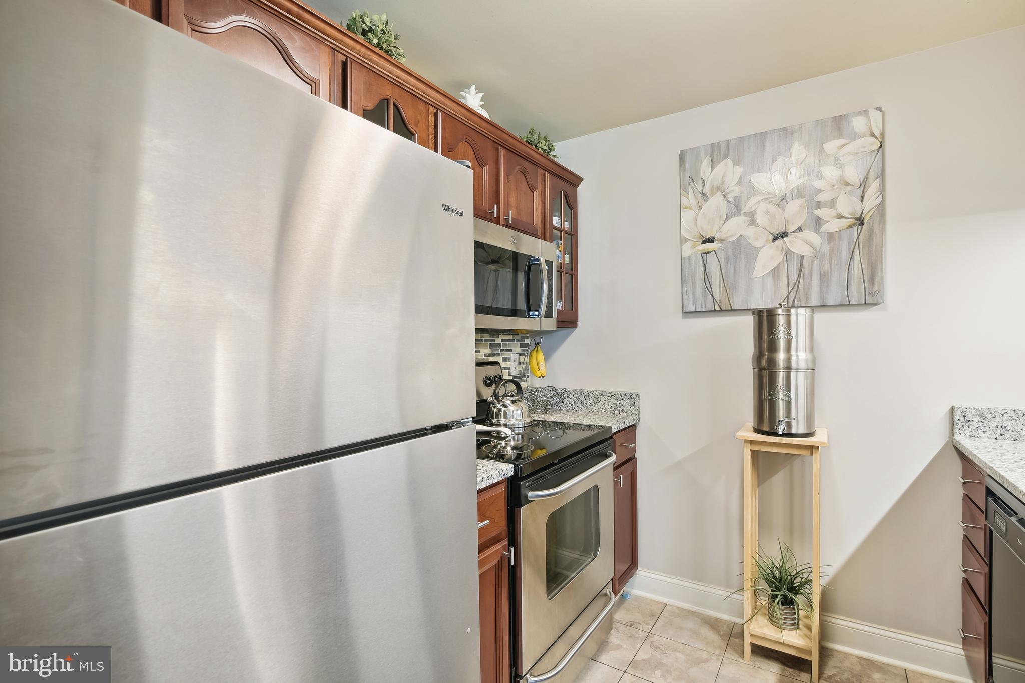 CROMWELL FOUNTAIN - Residential