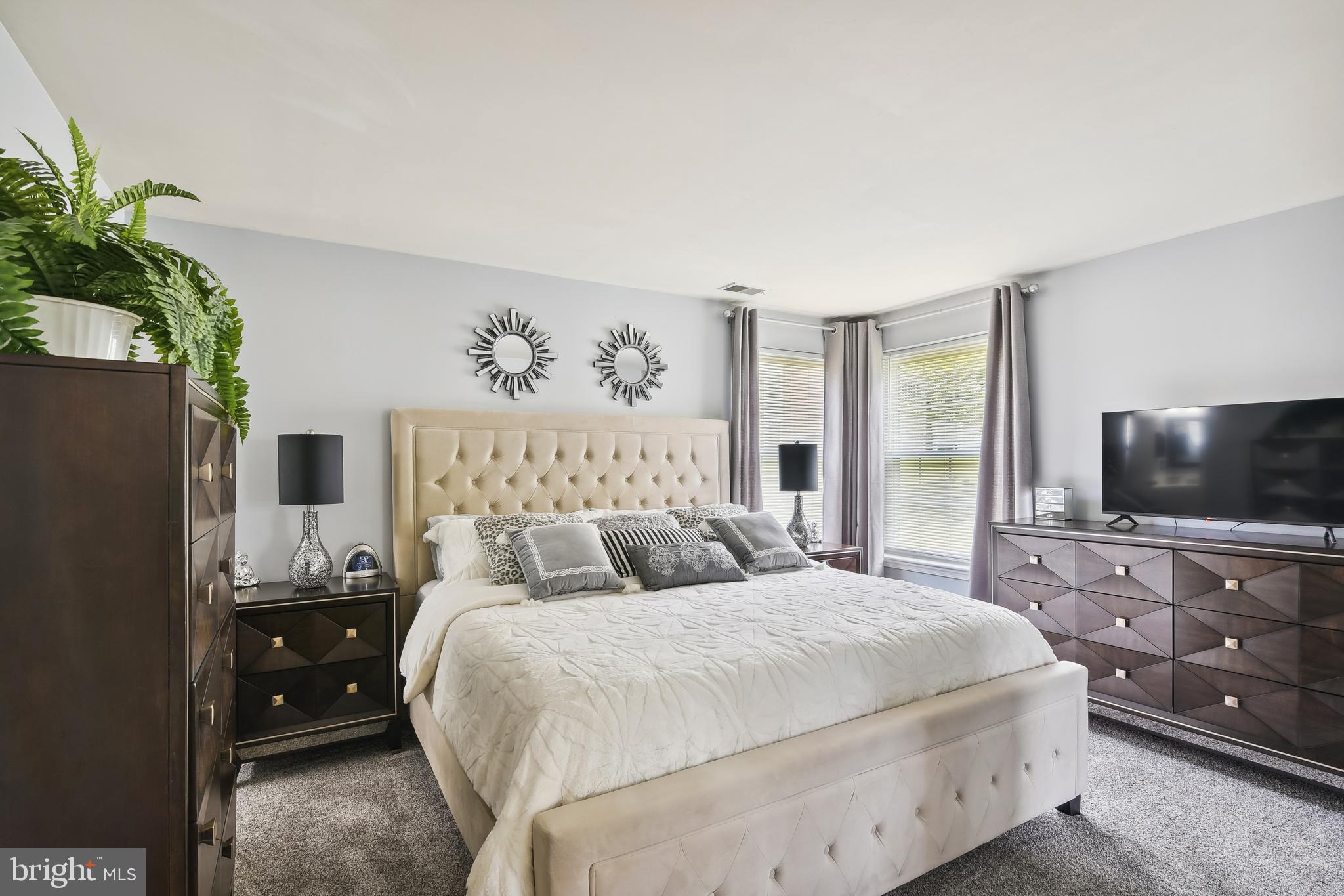 CROMWELL FOUNTAIN - Residential