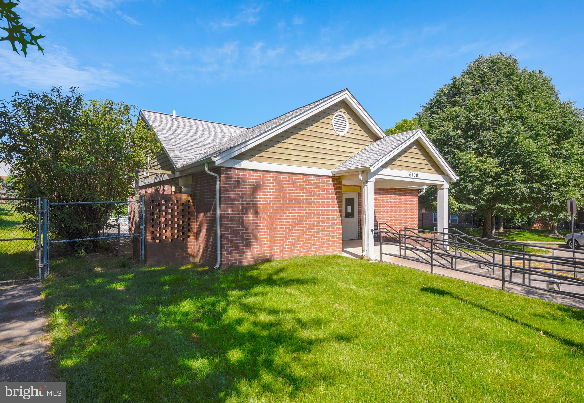 CROMWELL FOUNTAIN - Residential