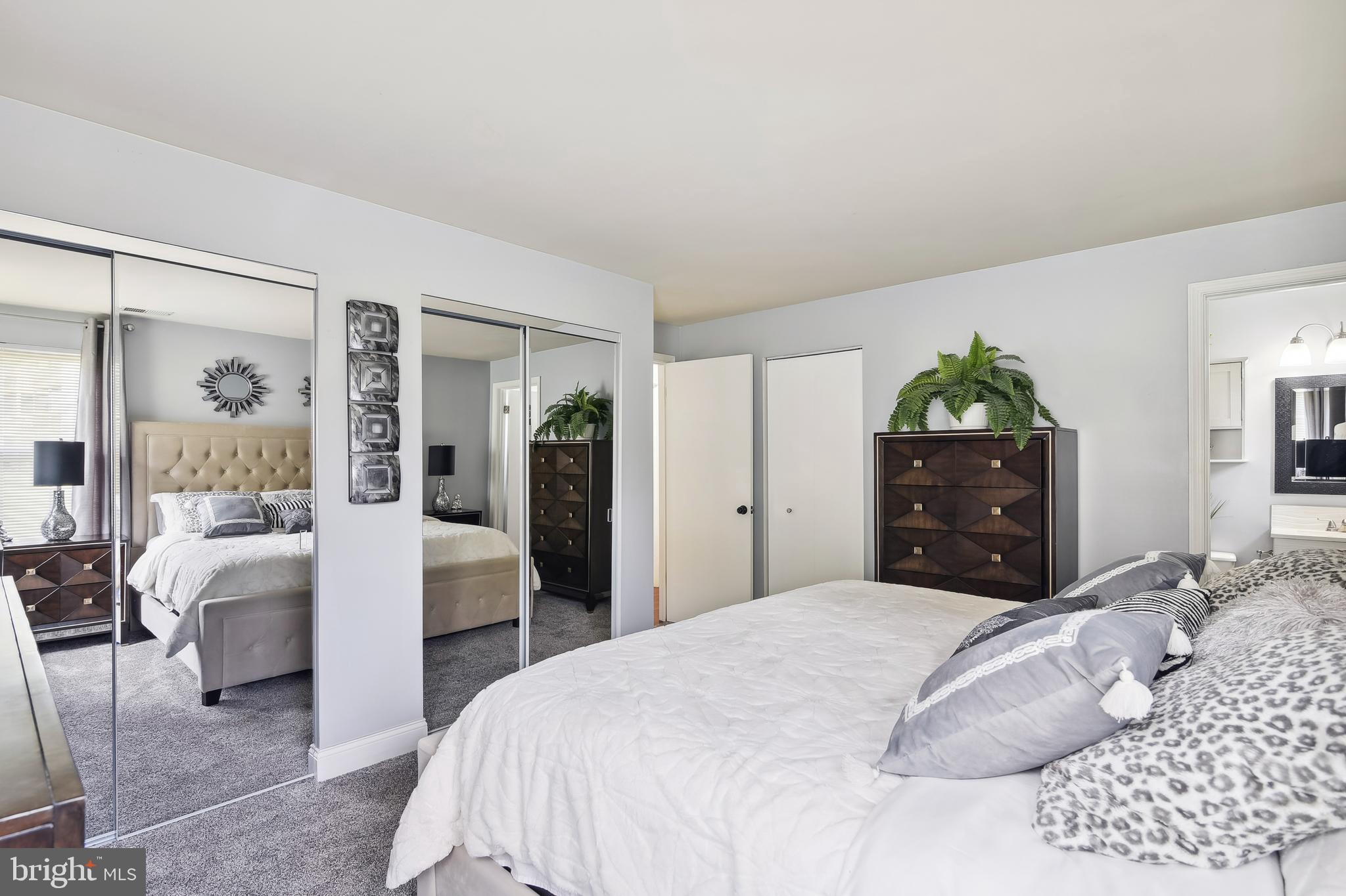 CROMWELL FOUNTAIN - Residential