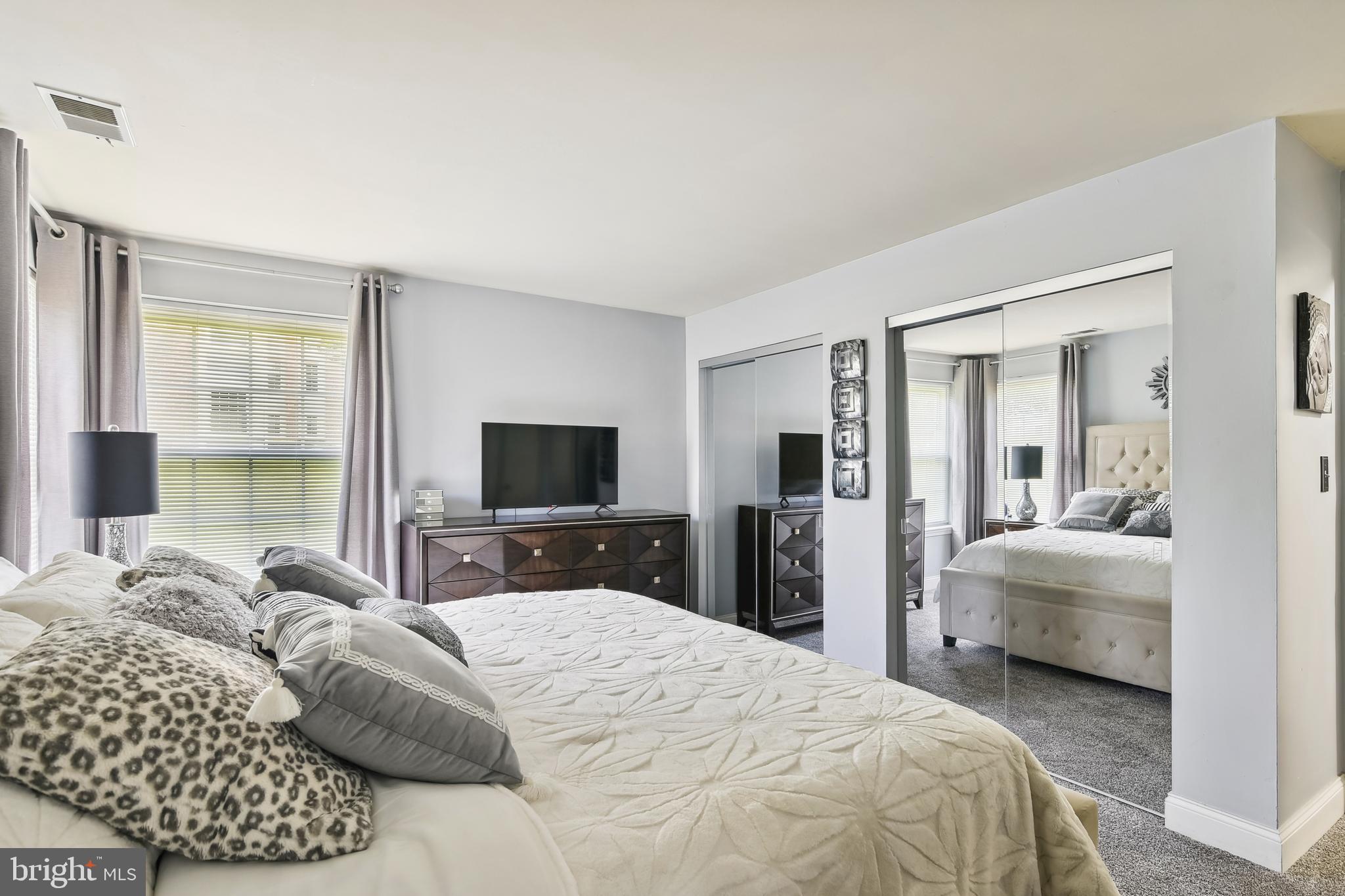 CROMWELL FOUNTAIN - Residential