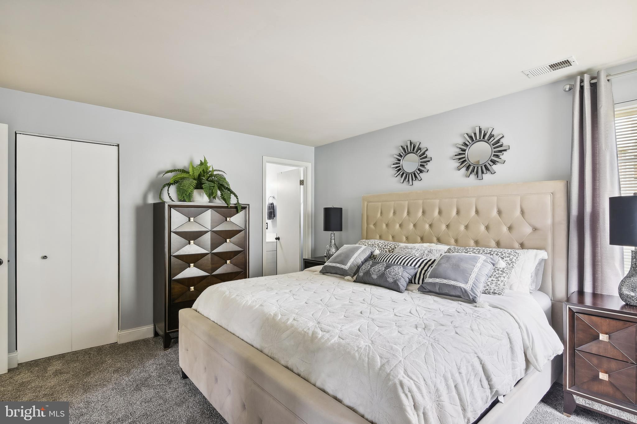 CROMWELL FOUNTAIN - Residential