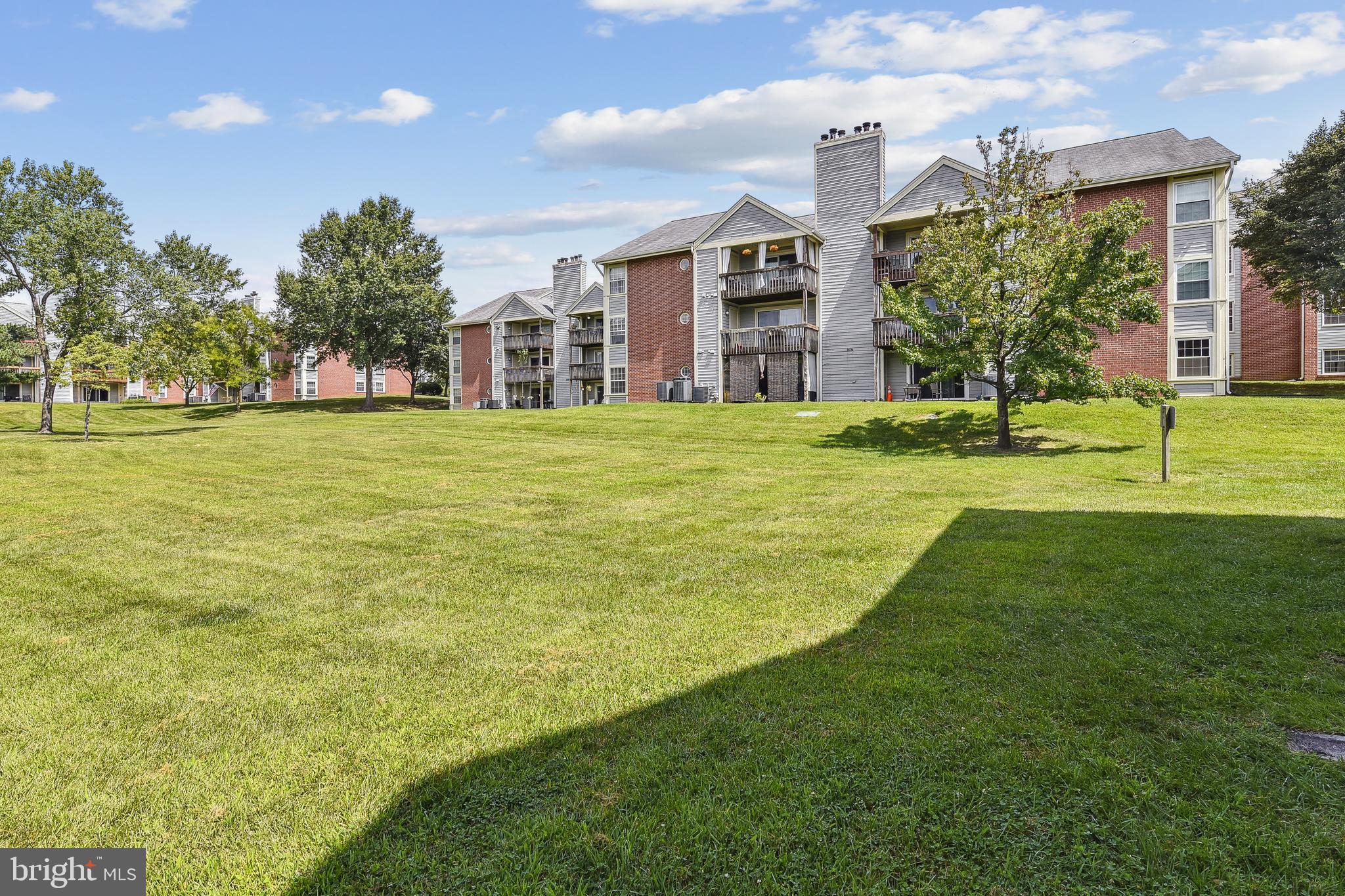 CROMWELL FOUNTAIN - Residential