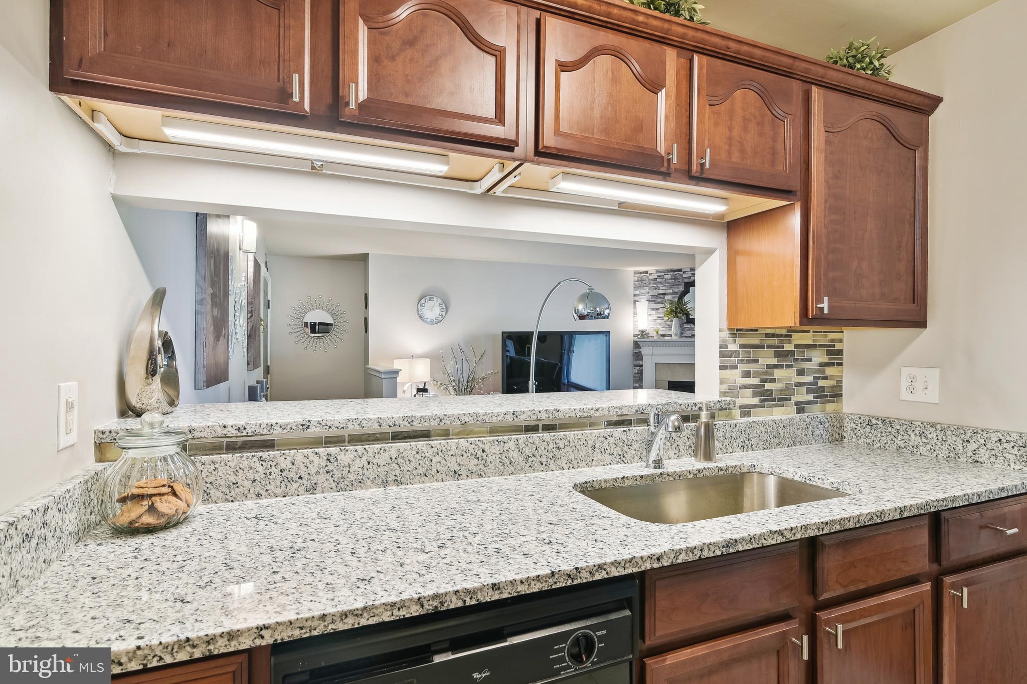 CROMWELL FOUNTAIN - Residential