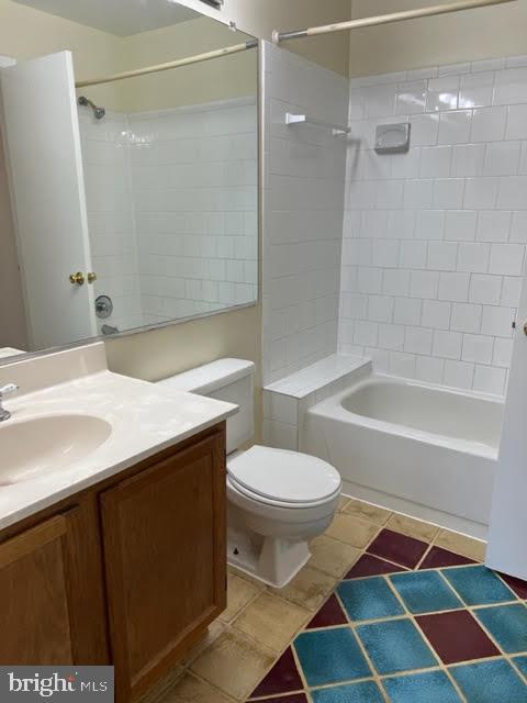 STONINGTON CONDOMINIUMS - Residential Lease