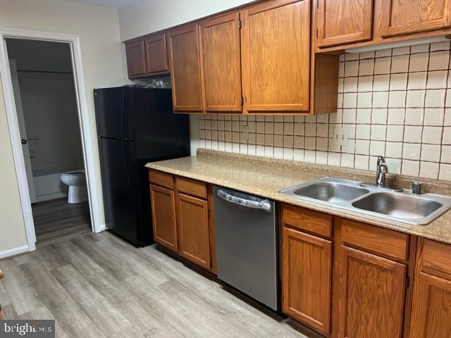 STONINGTON CONDOMINIUMS - Residential Lease