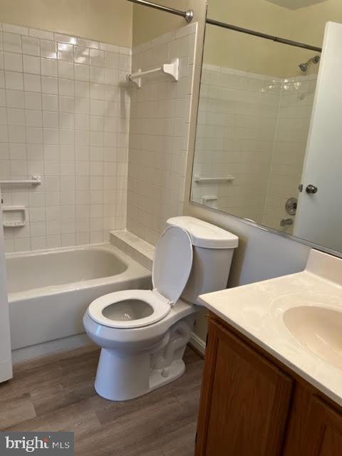 STONINGTON CONDOMINIUMS - Residential Lease