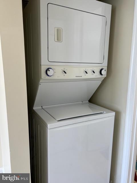 STONINGTON CONDOMINIUMS - Residential Lease