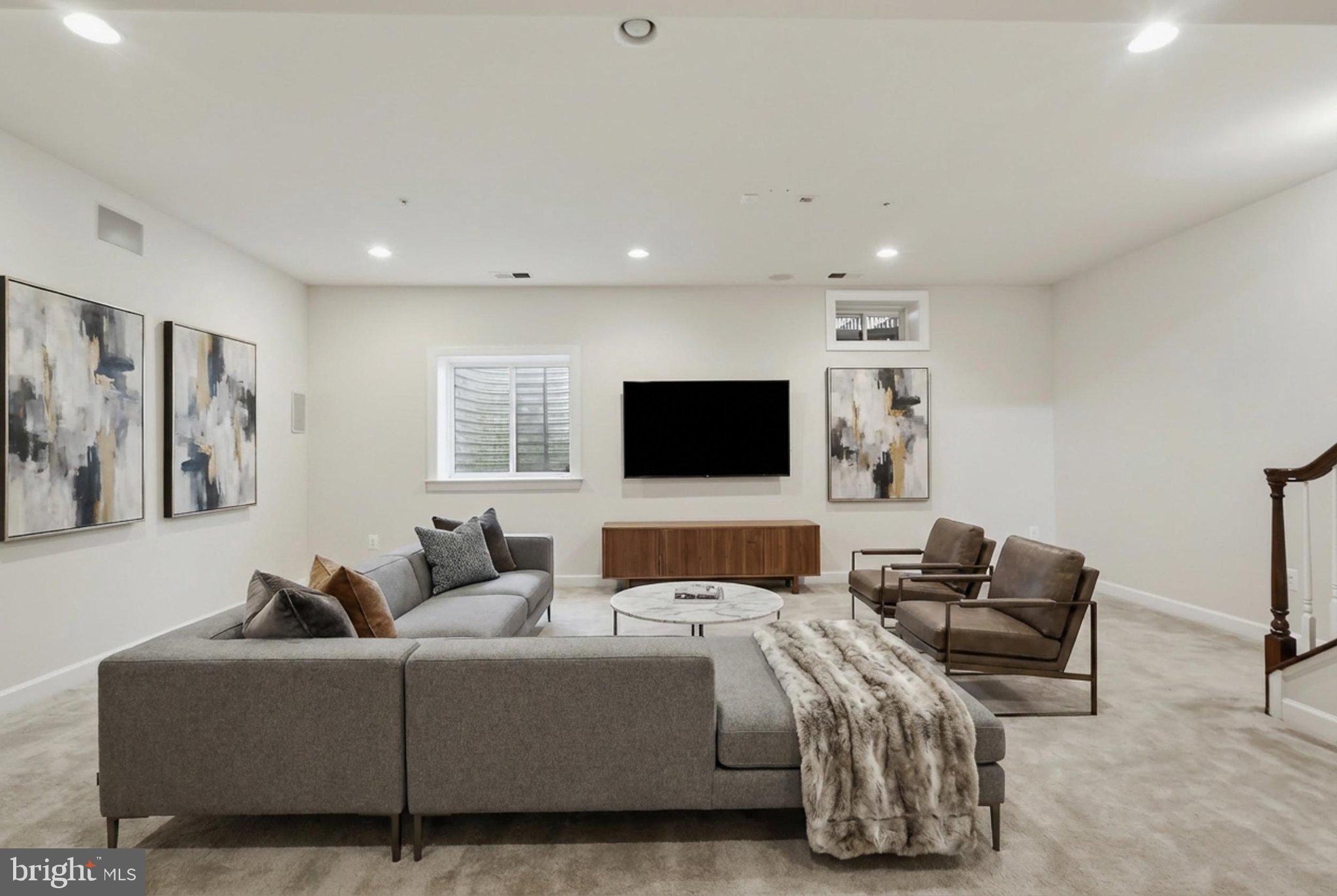 CARRIAGE HILL - Residential