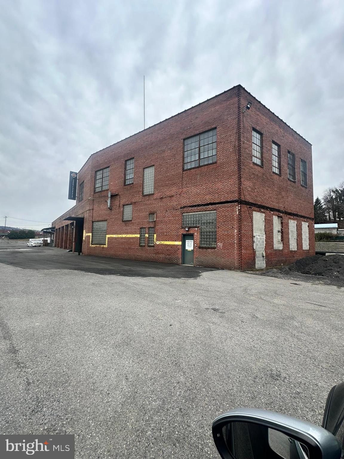 208 MARKET STREET