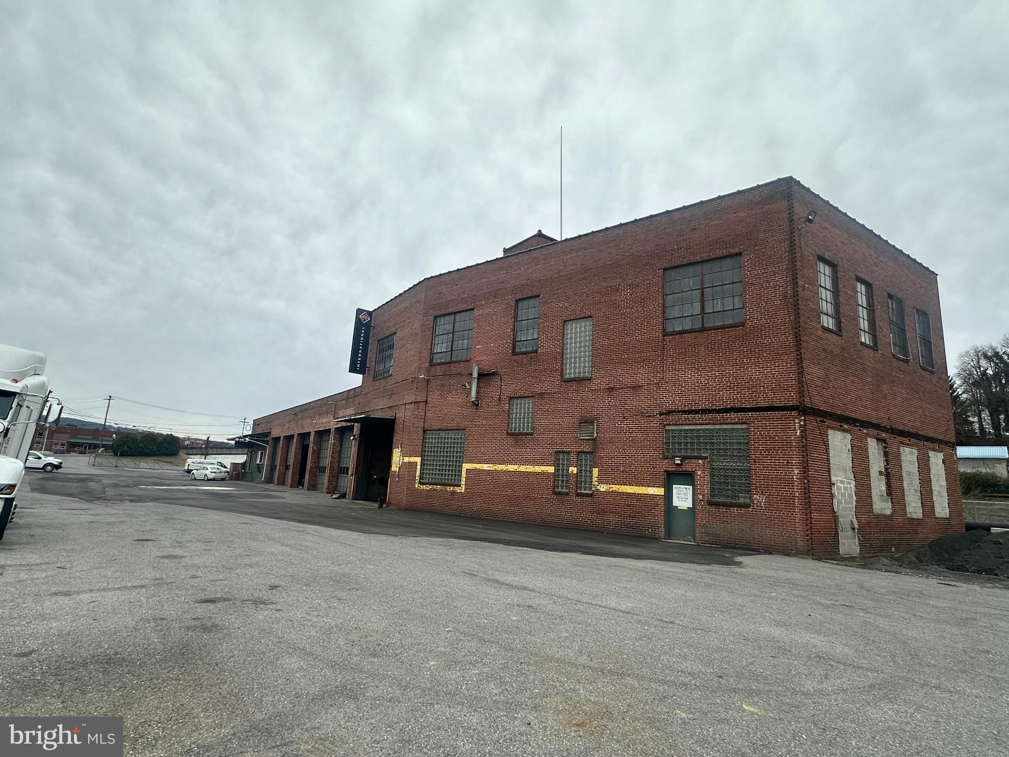 208 MARKET STREET