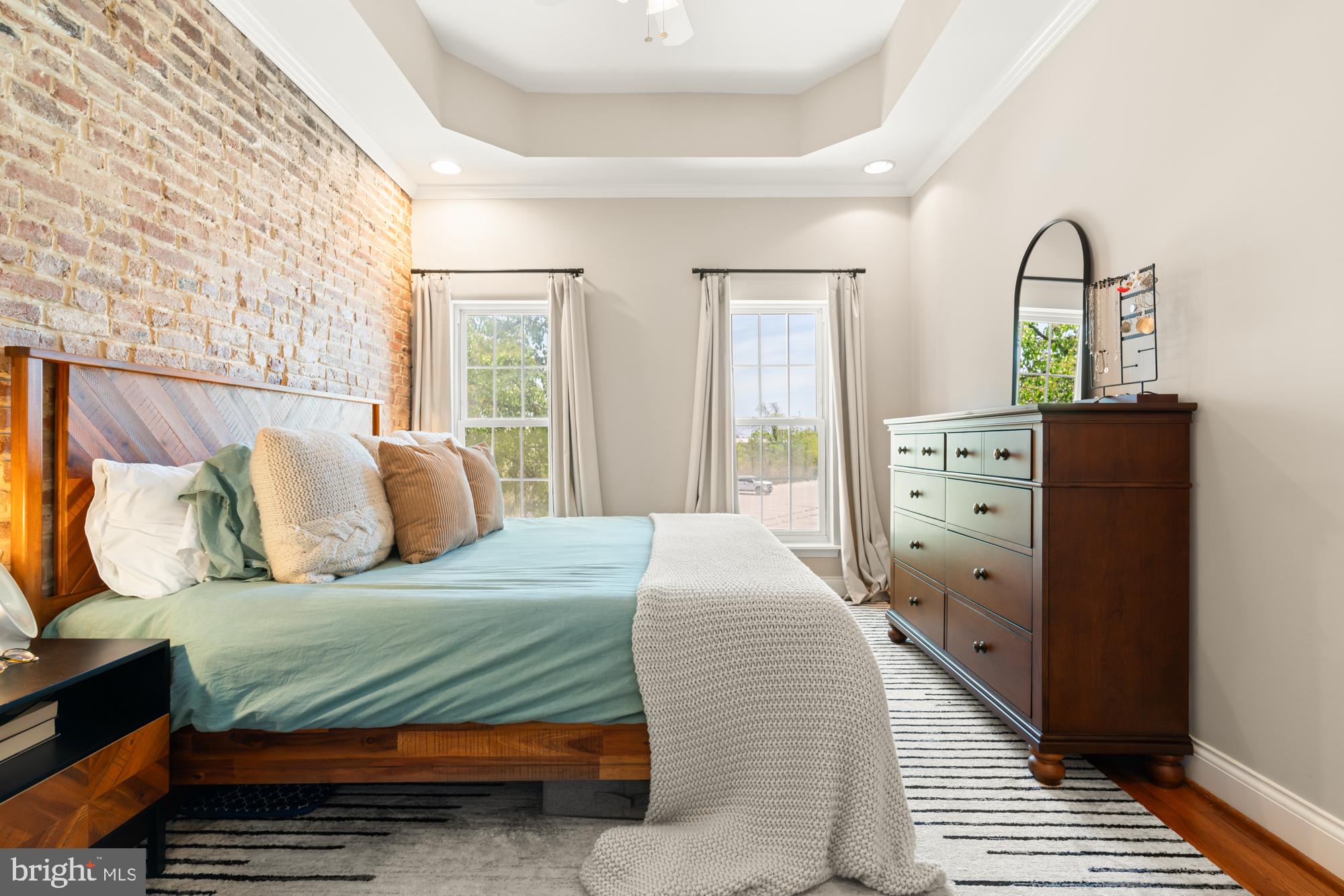 LOCUST POINT - Residential