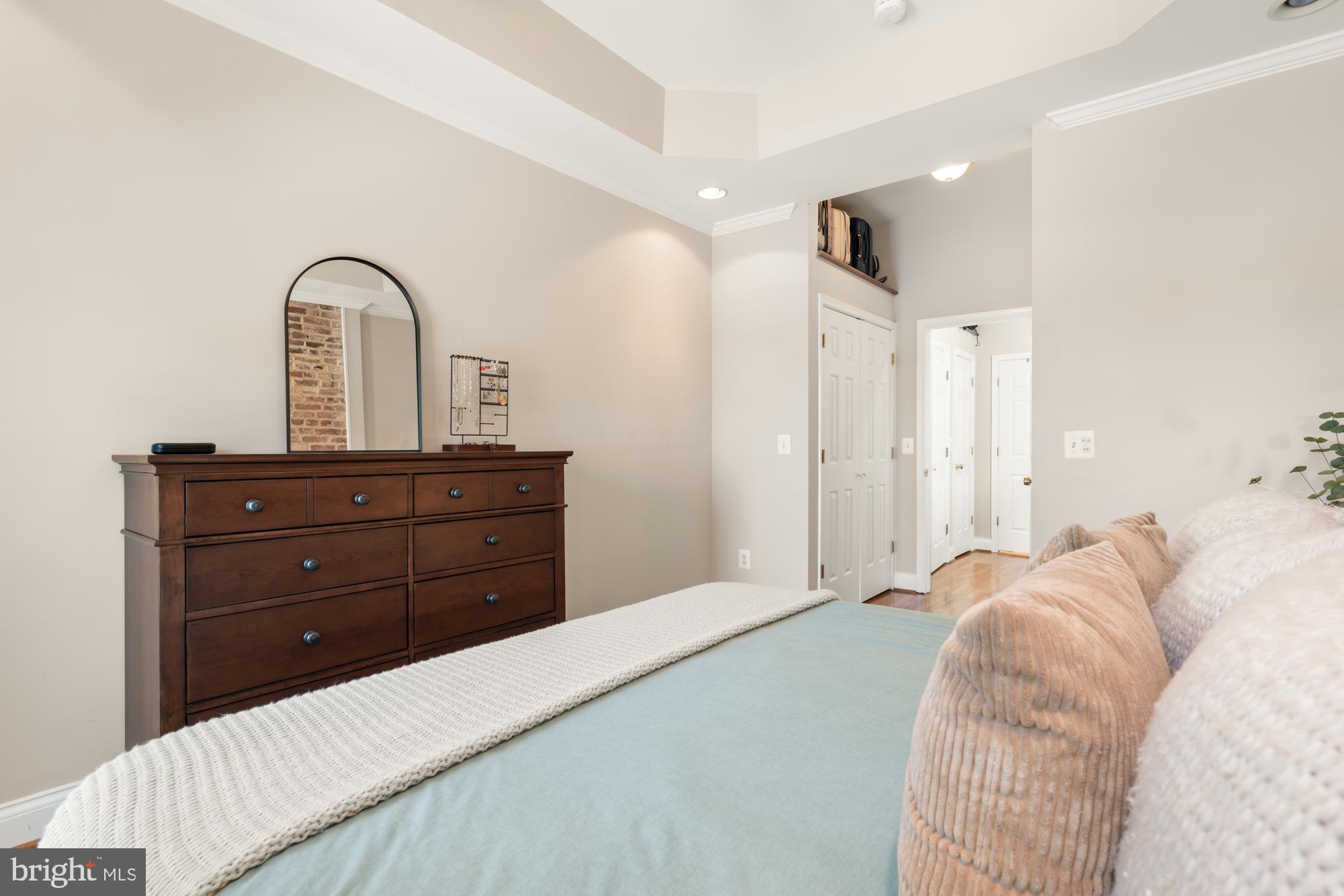 LOCUST POINT - Residential