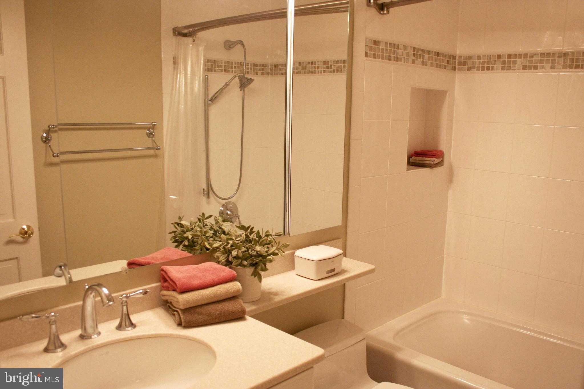 KINGS MANOR TOWNE HOUSES - Residential Lease