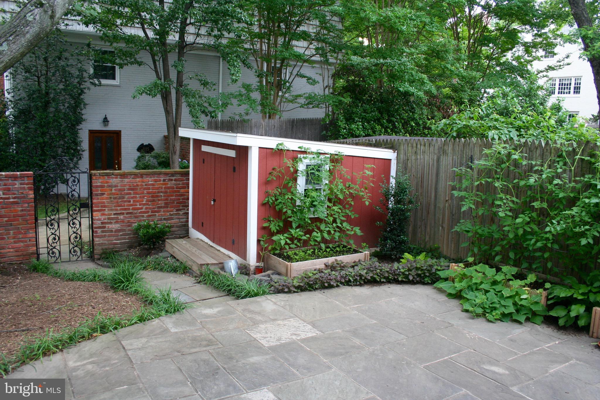 KINGS MANOR TOWNE HOUSES - Residential Lease