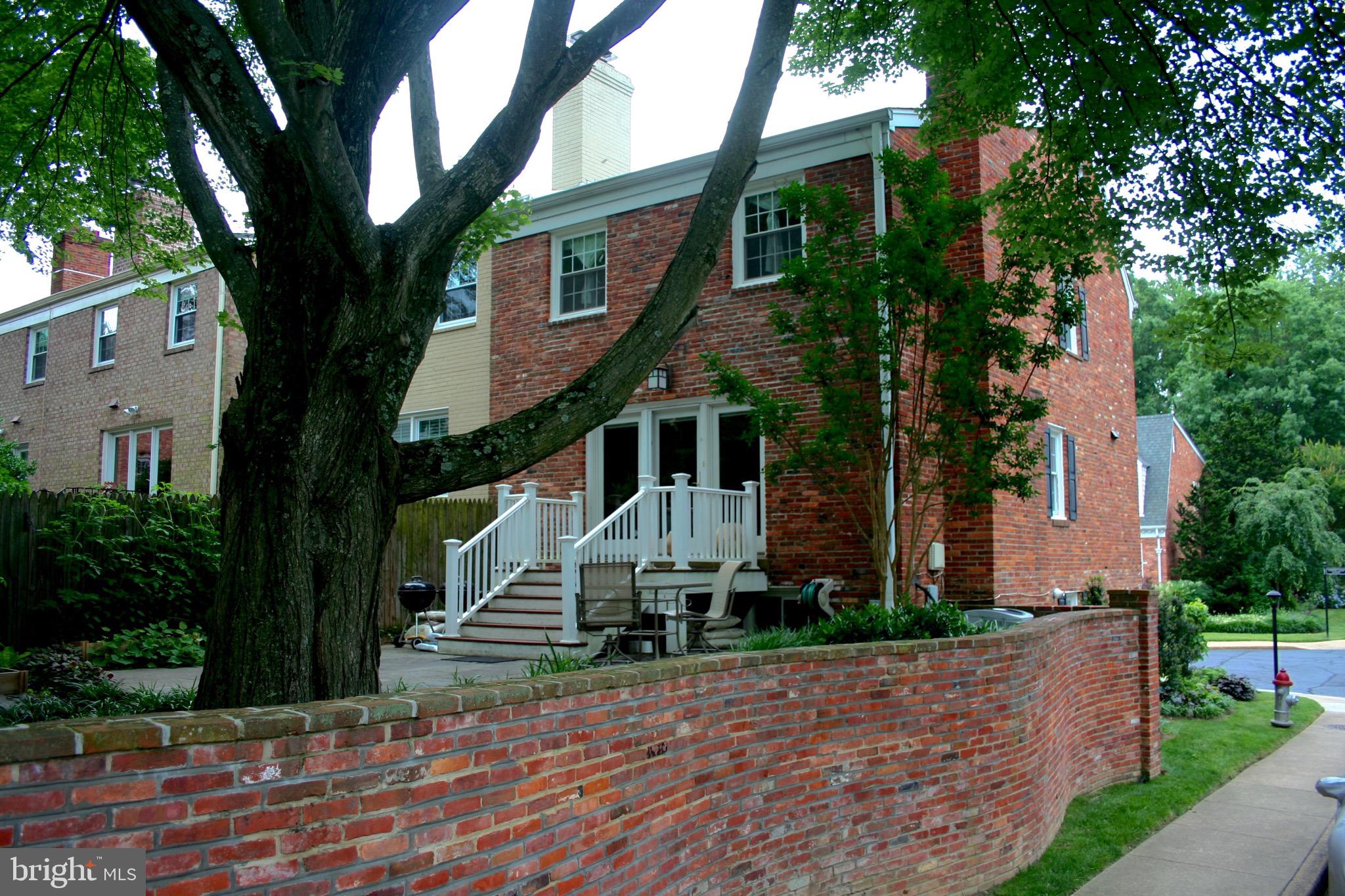 KINGS MANOR TOWNE HOUSES - Residential Lease