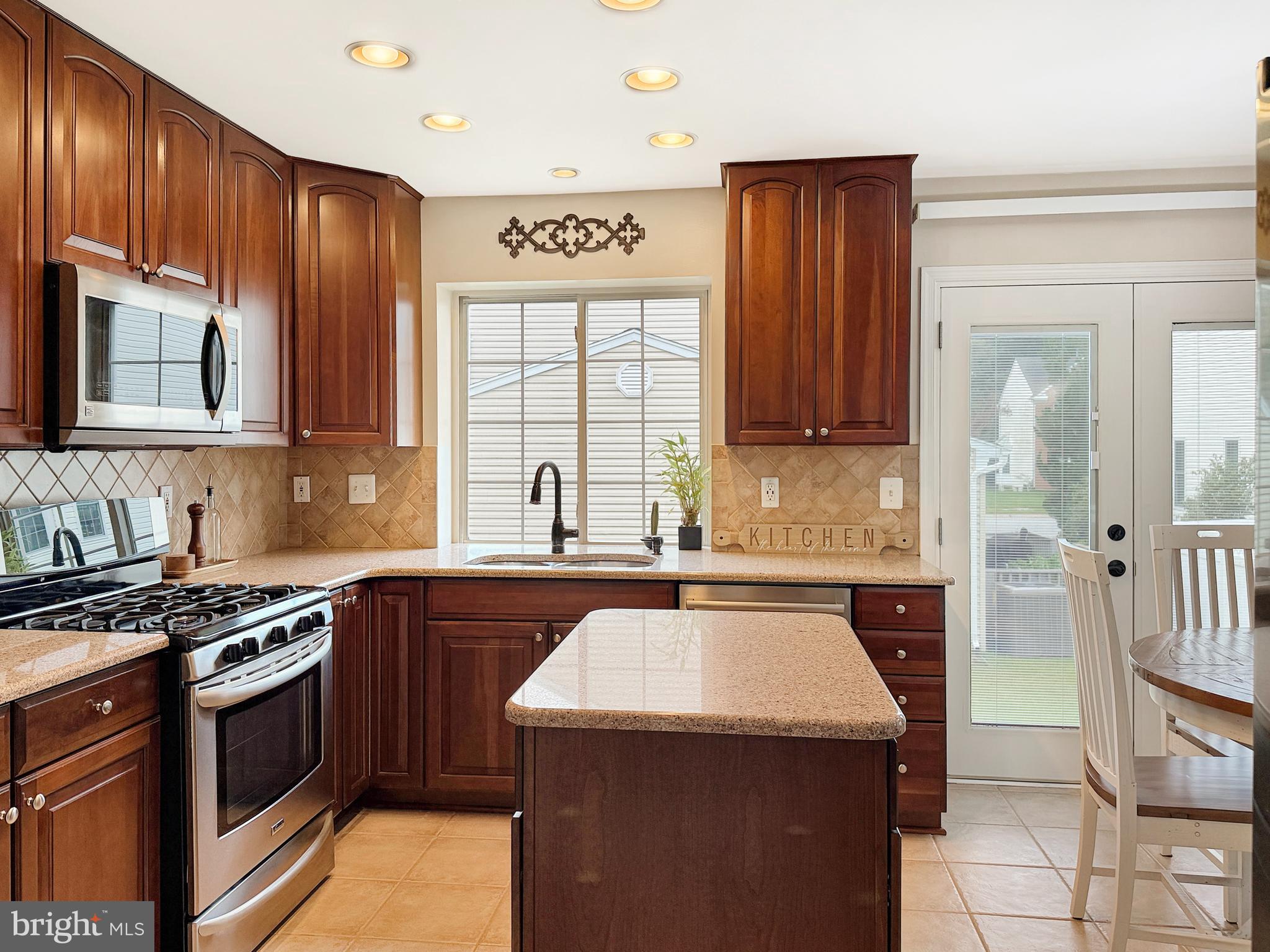8001 FOXGLEN COURT