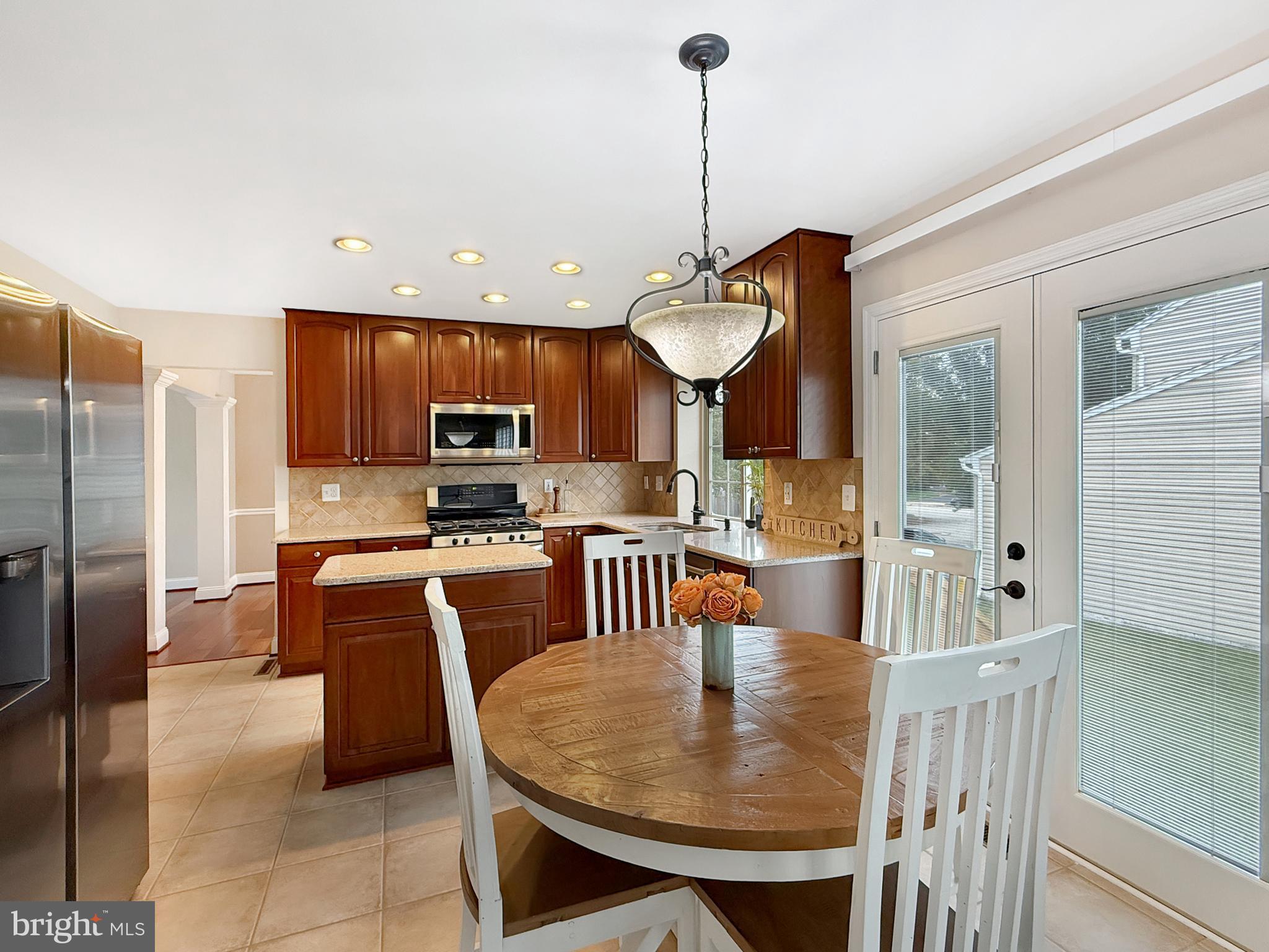 8001 FOXGLEN COURT
