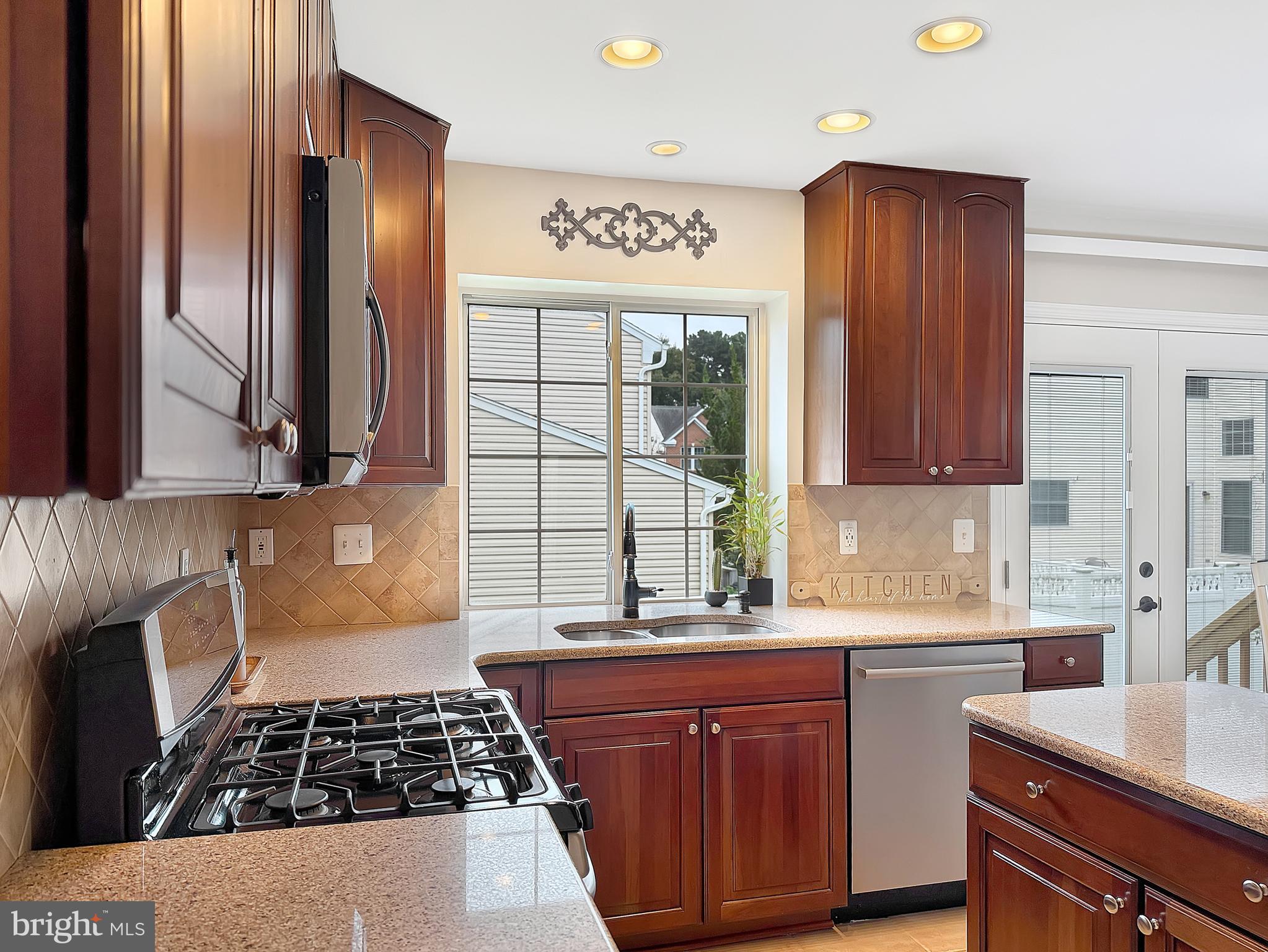 8001 FOXGLEN COURT