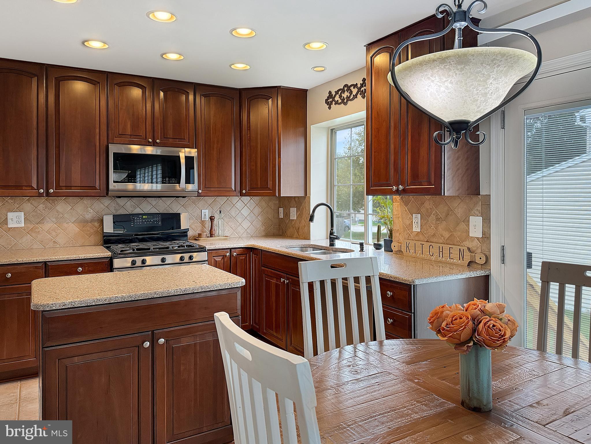 8001 FOXGLEN COURT