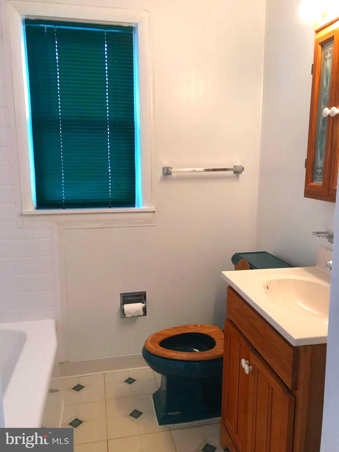 BEVERLY HILLS - Residential Lease