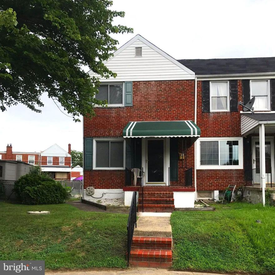 $ 1250.00 per month plus utilities- Credit Score of 620 or higher, No smoking , no pets, 3br, 2 full bath End of Group.enclosed Back porch , off street parking.* Owner is a licensed Realtor