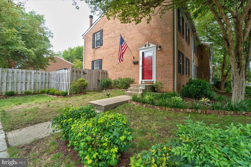 Charming 3 level semi-detached townhome located on a corner lot in SW Quadrant Old Town, just blocks from trails, parks, restaurants, shops and all the historic charm this town has to offer. This 2 bed/2.5 bath offers over 1,600 square feet of living space. It is nestled back from busy streets and surrounded by trees, giving it a gorgeous neighborhood feel. Beautiful new kitchen in 2019 with white shaker cabinets, custom tile backsplash, quartz countertops and stainless steel professional series appliances. From the main living area, beautiful French doors open to a deck and fully fenced backyard. This is the picture perfect spot for outdoor entertaining. Newly finished basement and full bath completed in 2021. Two assigned parking spaces located in a lot behind the home. Truly an exceptional, one-of-a-kind opportunity!