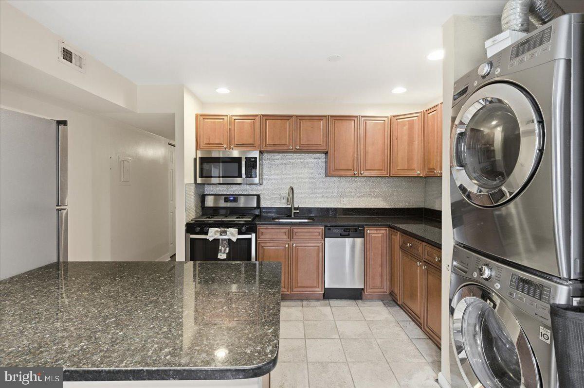 CHELSEA WOODS CONDO - Residential