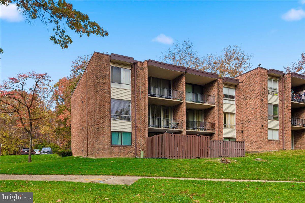 CHELSEA WOODS CONDO - Residential