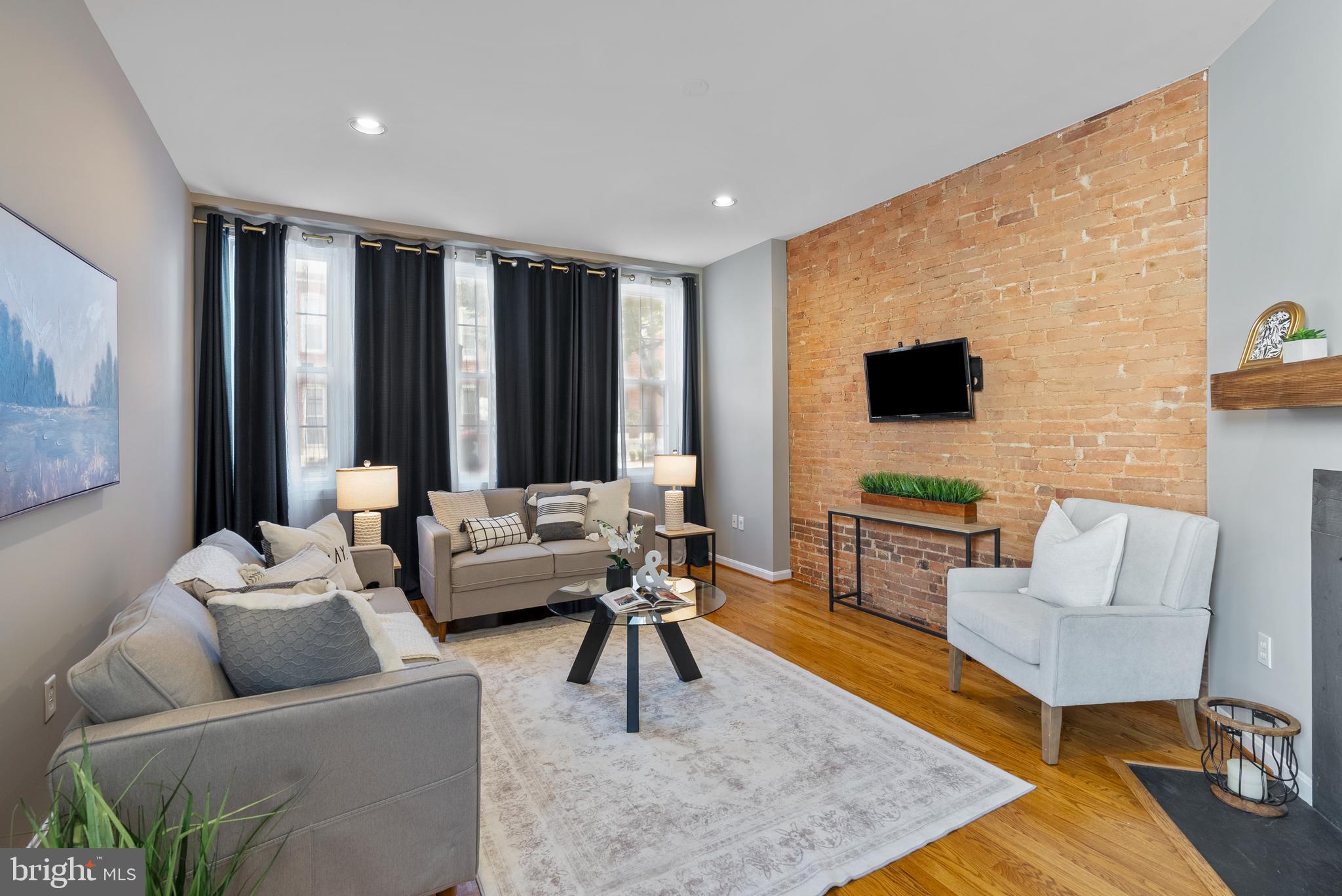 113 W CLEMENT STREET