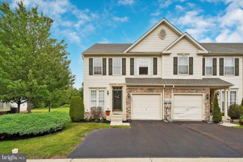 Townhouse For Sale - 2651 Crabapple Circle<br/> PERKASIE, PA 18944