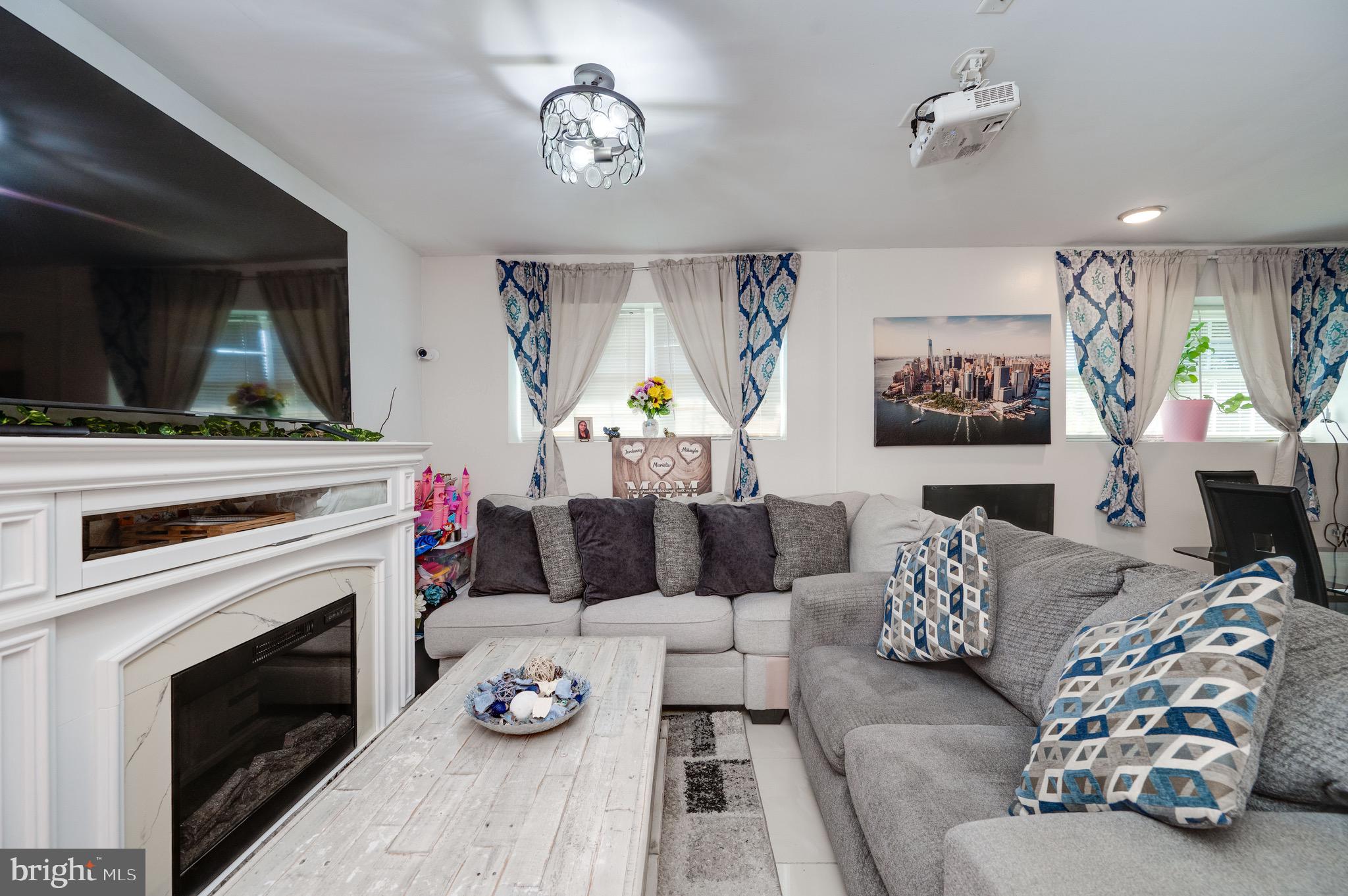 WHITFORD HILL - Residential