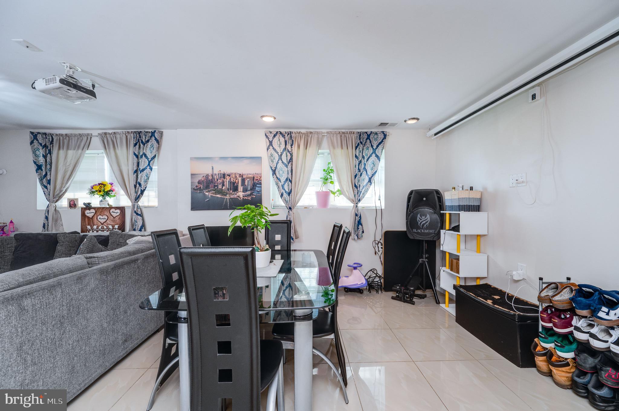 WHITFORD HILL - Residential