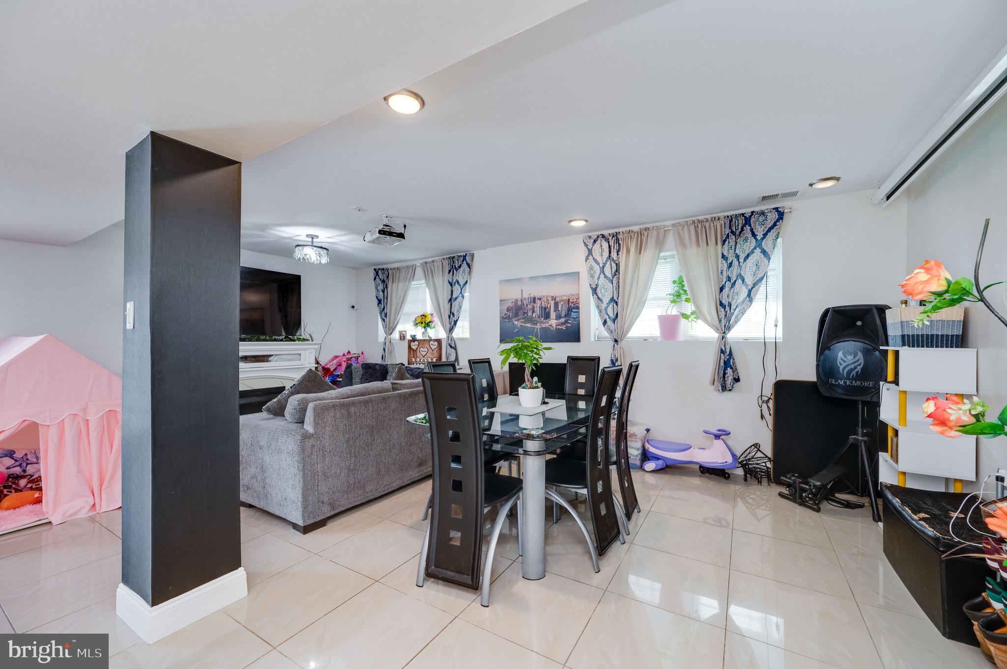 WHITFORD HILL - Residential