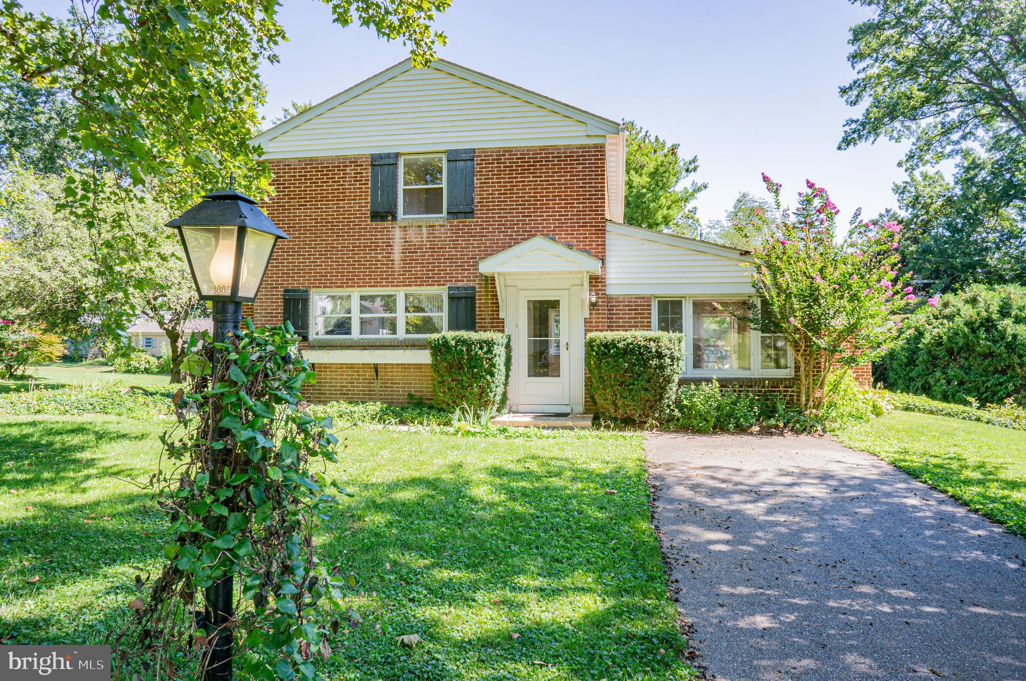 1823 DIVOT COURT