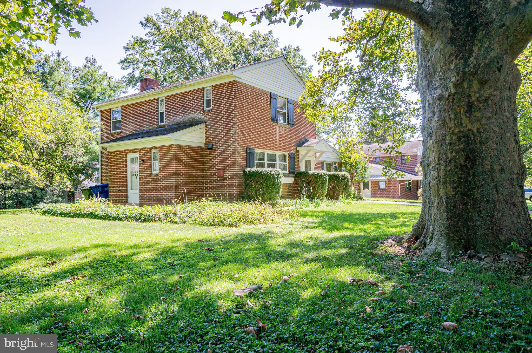 1823 DIVOT COURT