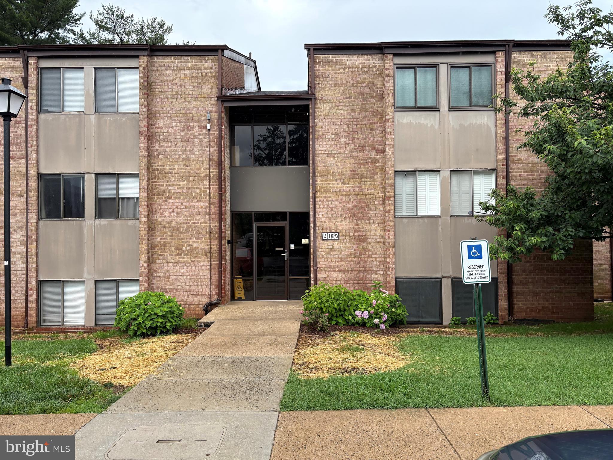 This 2-BR, 2-bath apartment is located in Heron’s Cove in Montgomery Village, convenient to shopping, restaurants and public transportation. The unit is located on the first level and offers a modern kitchen, Pergo-type floors in LR/DR/hallway, walk-out patio, in-unit washer & dryer, walk-in closet and community pool access. Minutes to I-270, MARC and Metro. Dogs and cats considered on a case-by-case basis.
ALL UTILITIES INCLUDED!
No smoking allowed in the unit.