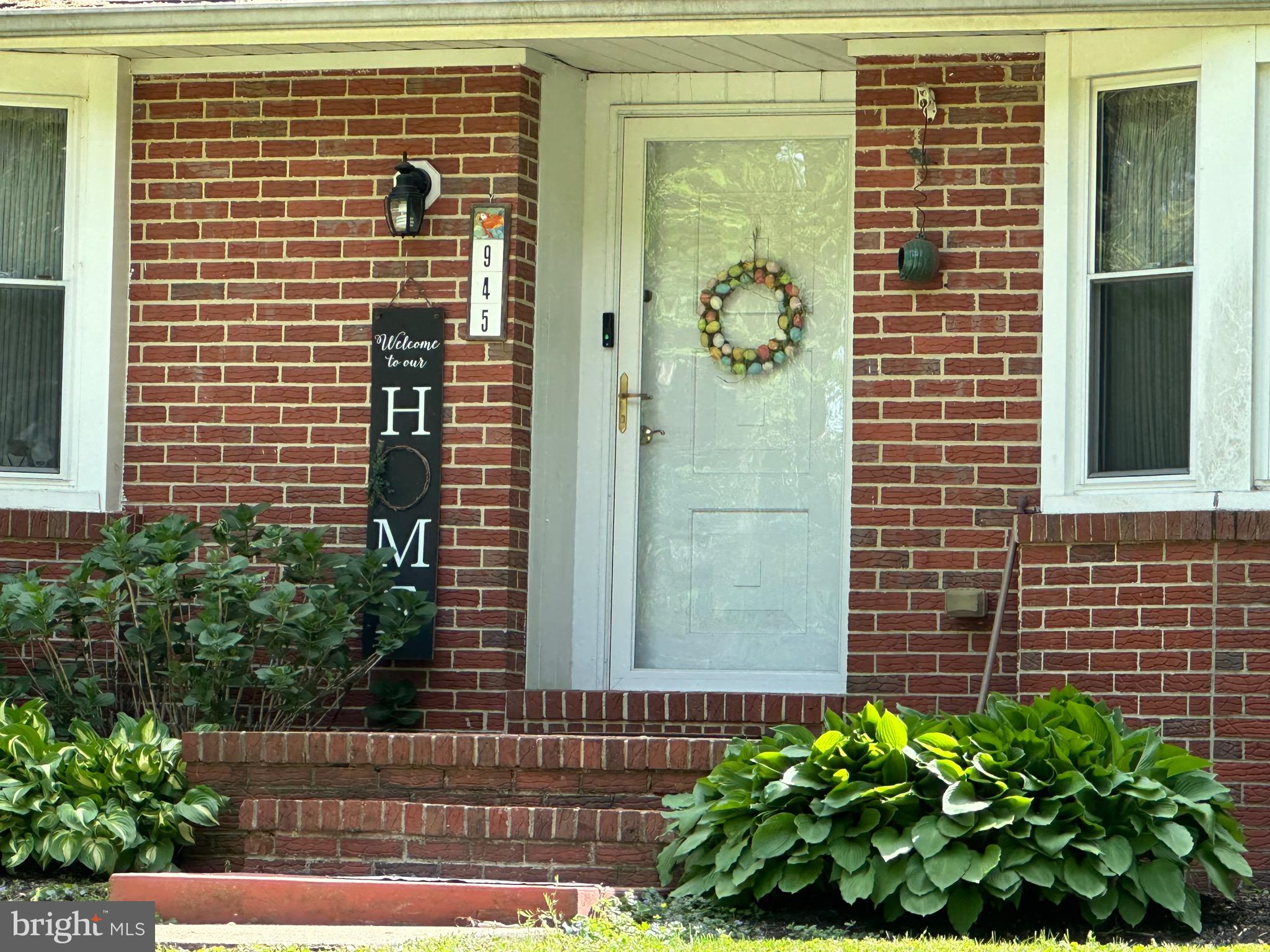 945 ARUNDEL LANE