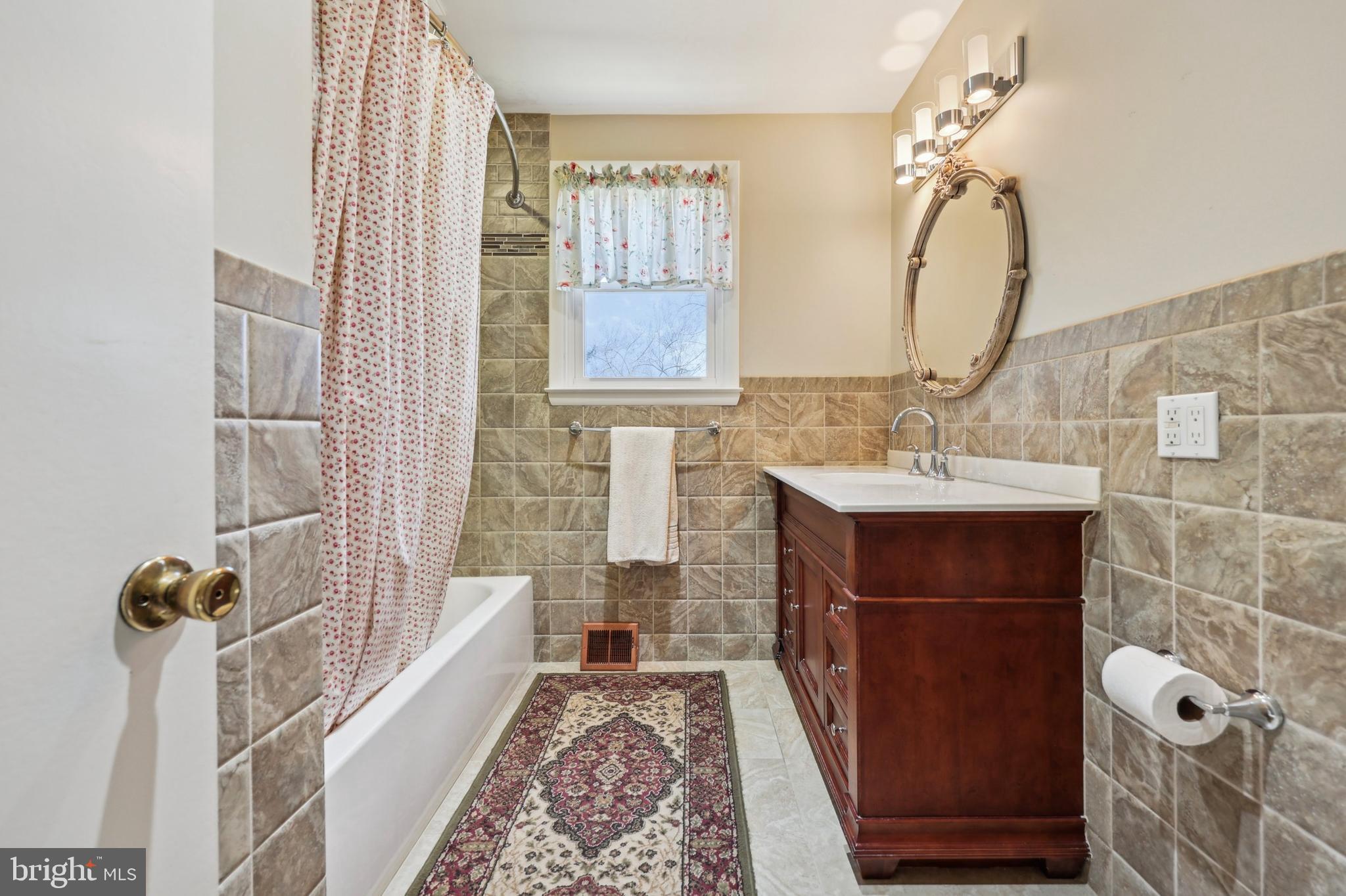 LAFAYETTE HILL - Residential