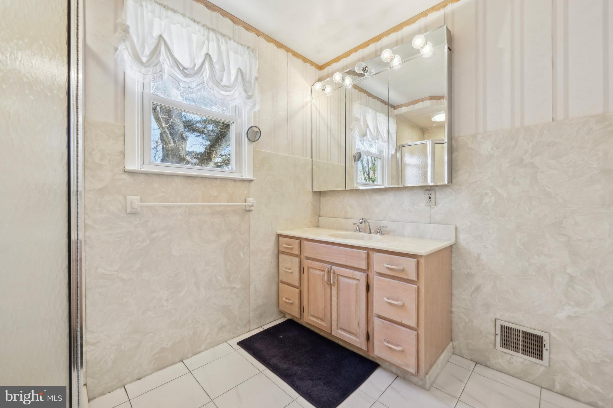 LAFAYETTE HILL - Residential