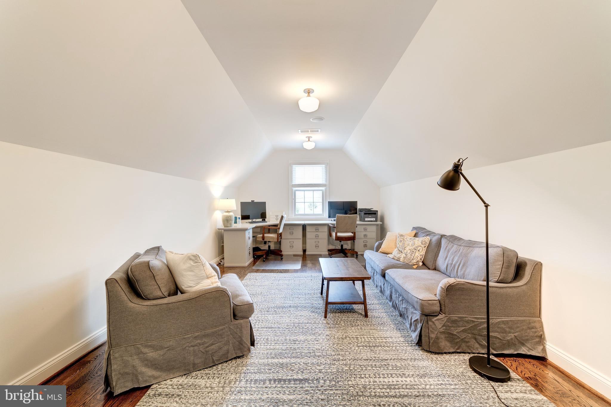 BERKSHIRE OAKWOOD - Residential