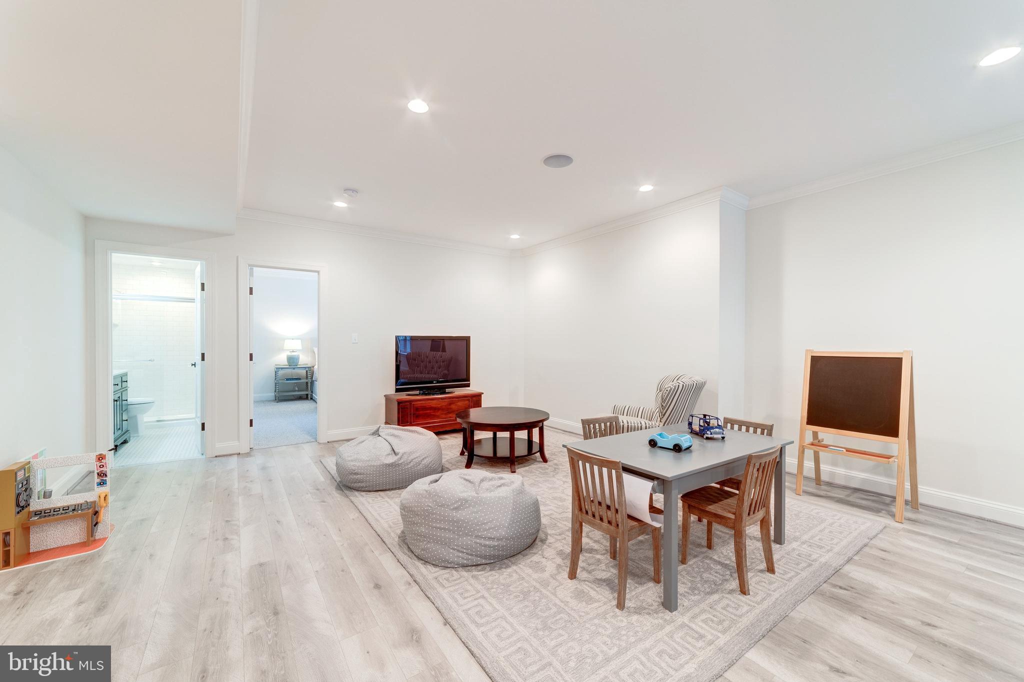 BERKSHIRE OAKWOOD - Residential