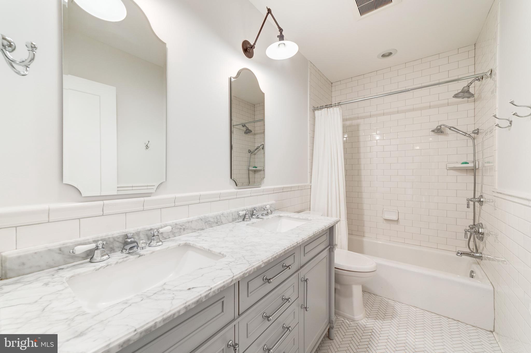 BERKSHIRE OAKWOOD - Residential