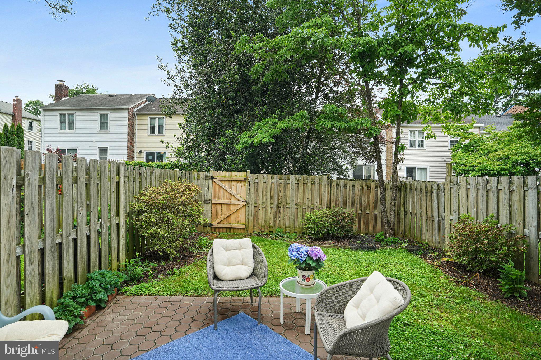 ROCKSHIRE TOWNHOMES - Residential