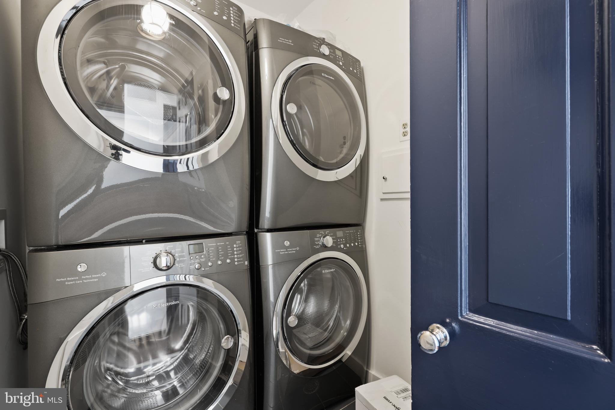 HELMSLEY COURT - Residential