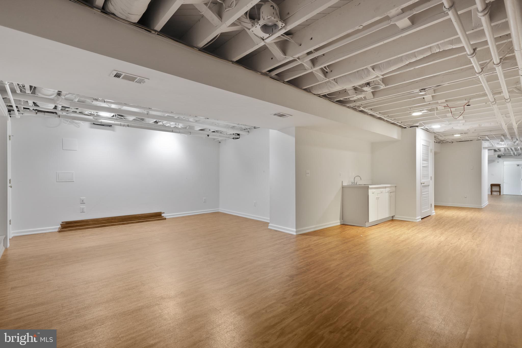 HELMSLEY COURT - Residential