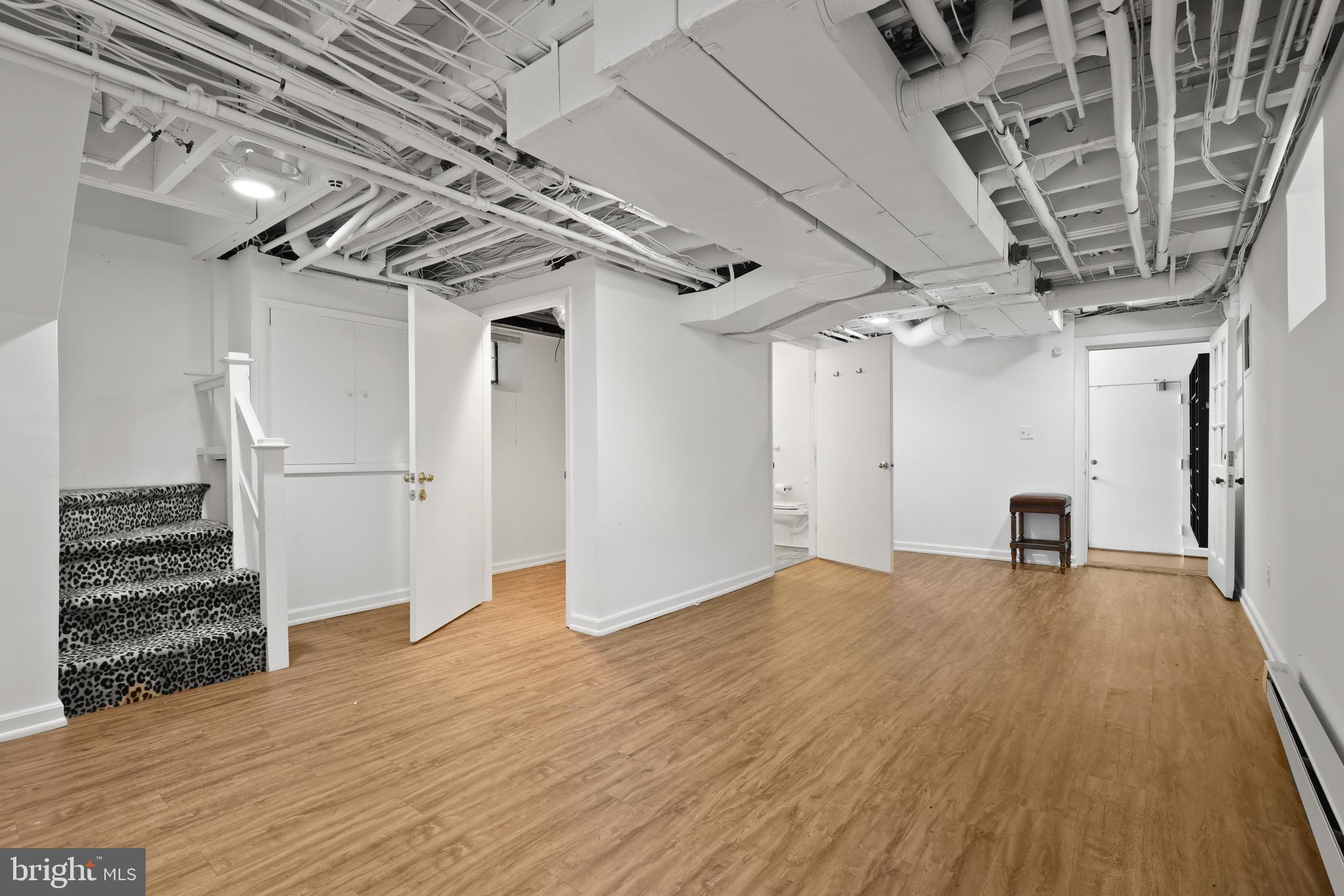 HELMSLEY COURT - Residential