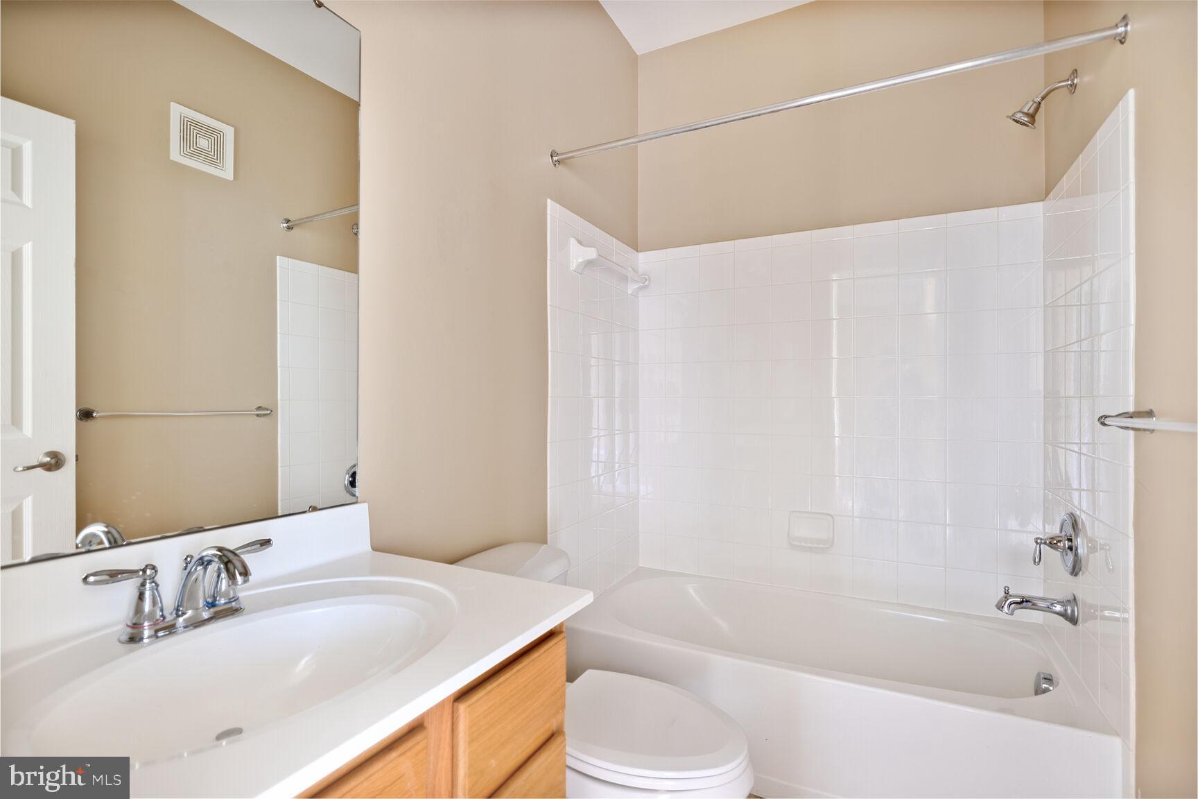 VILLAGES OF URBANA - Residential Lease